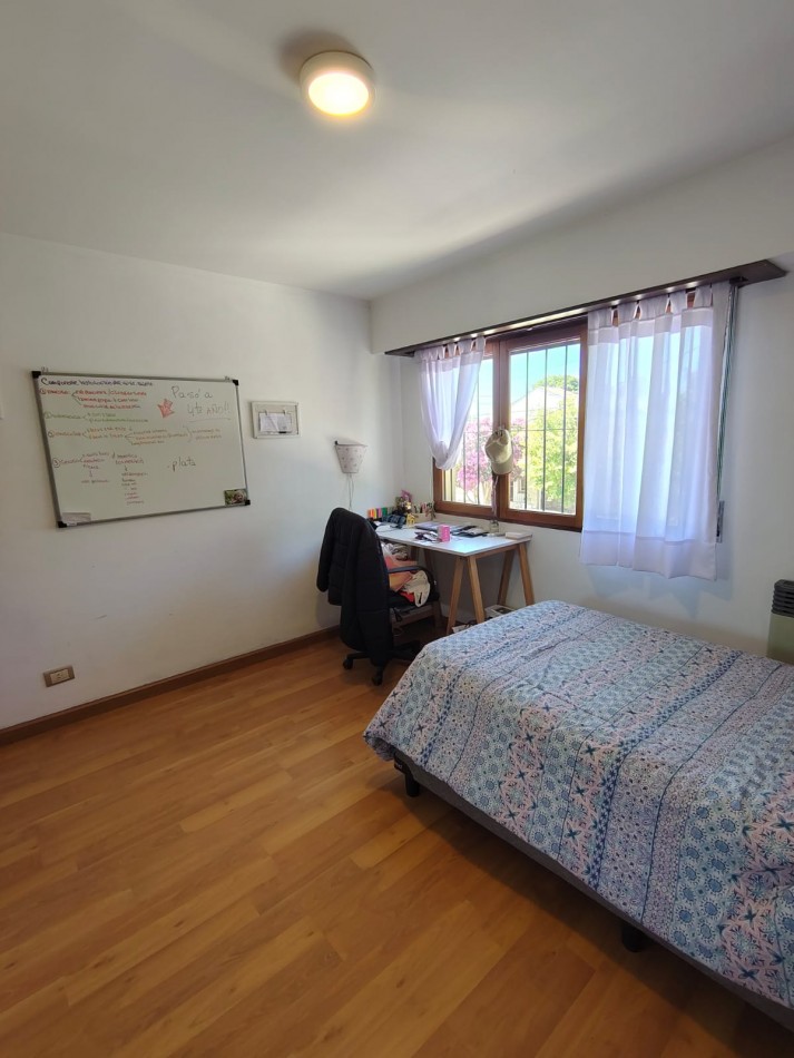 CHALET DE 4 AMBIENTES EN BARRIO VILLA PRIMERA