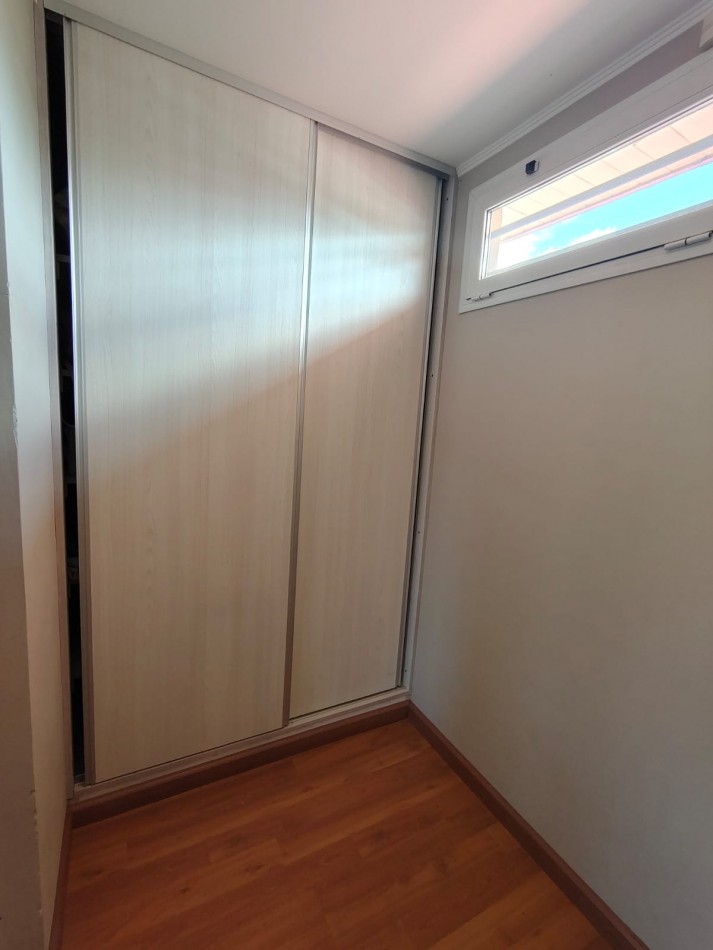 CHALET DE 4 AMBIENTES EN BARRIO VILLA PRIMERA