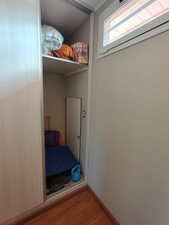 CHALET DE 4 AMBIENTES EN BARRIO VILLA PRIMERA