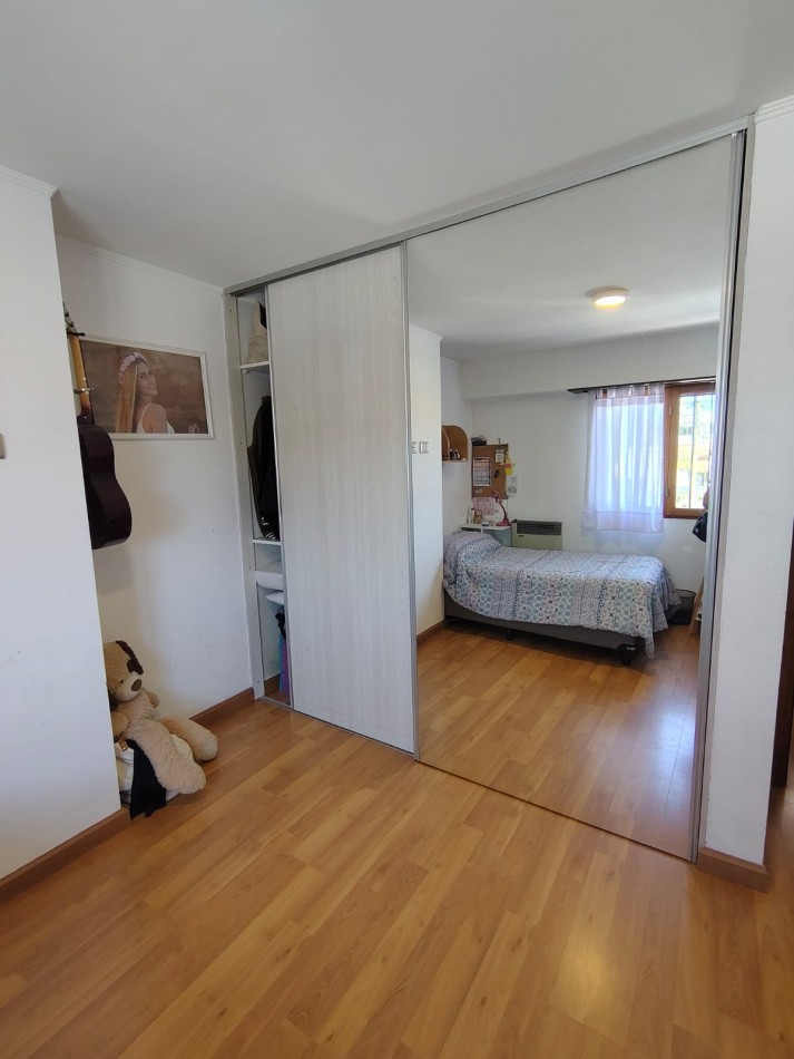 CHALET DE 4 AMBIENTES EN BARRIO VILLA PRIMERA