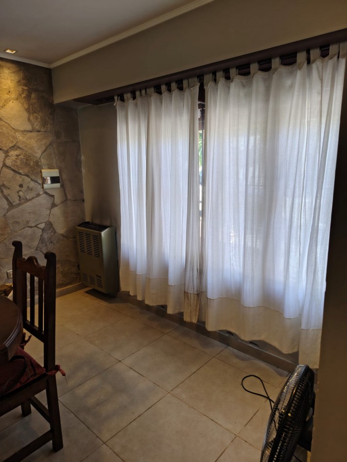 CHALET DE 4 AMBIENTES EN BARRIO VILLA PRIMERA