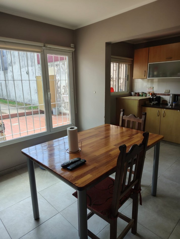 CHALET DE 4 AMBIENTES EN BARRIO VILLA PRIMERA