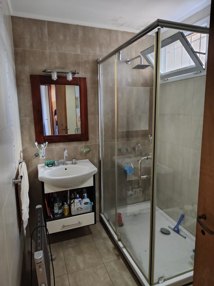 CHALET DE 4 AMBIENTES EN BARRIO VILLA PRIMERA