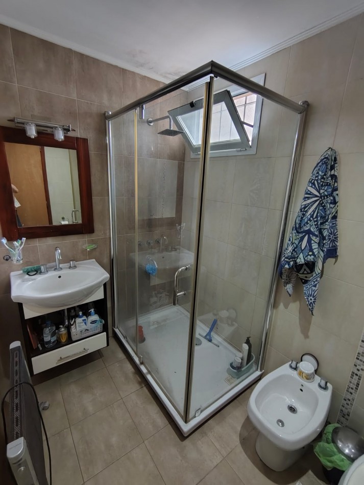 CHALET DE 4 AMBIENTES EN BARRIO VILLA PRIMERA