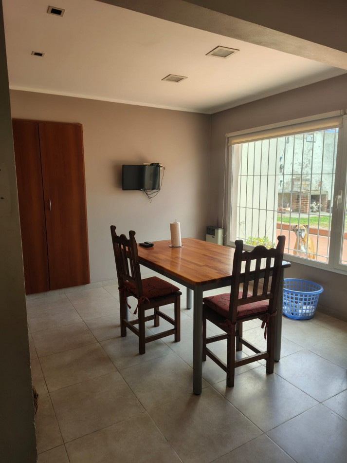 CHALET DE 4 AMBIENTES EN BARRIO VILLA PRIMERA