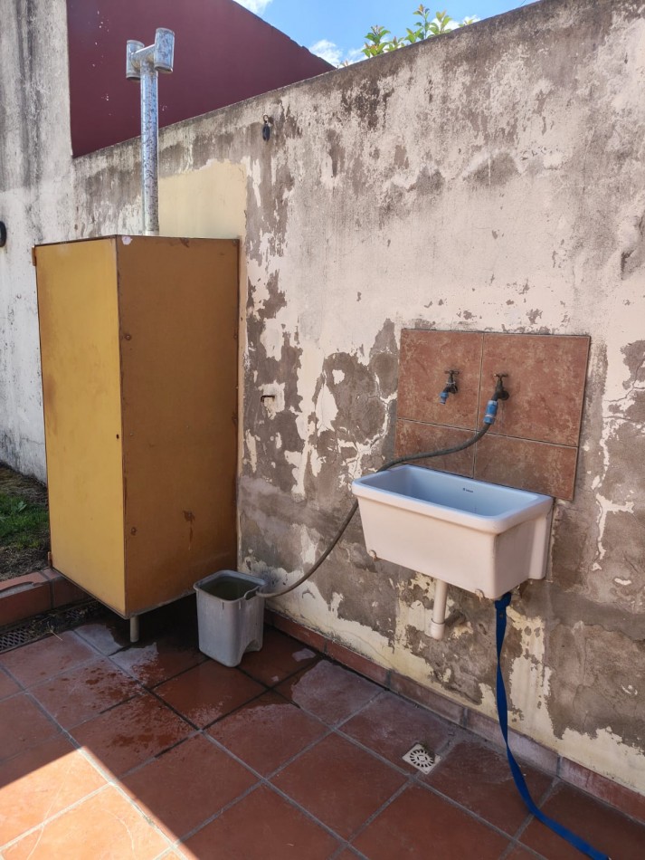 CHALET DE 4 AMBIENTES EN BARRIO VILLA PRIMERA