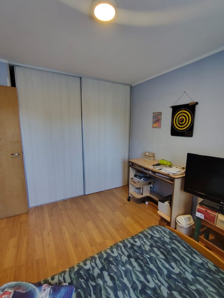 CHALET DE 4 AMBIENTES EN BARRIO VILLA PRIMERA