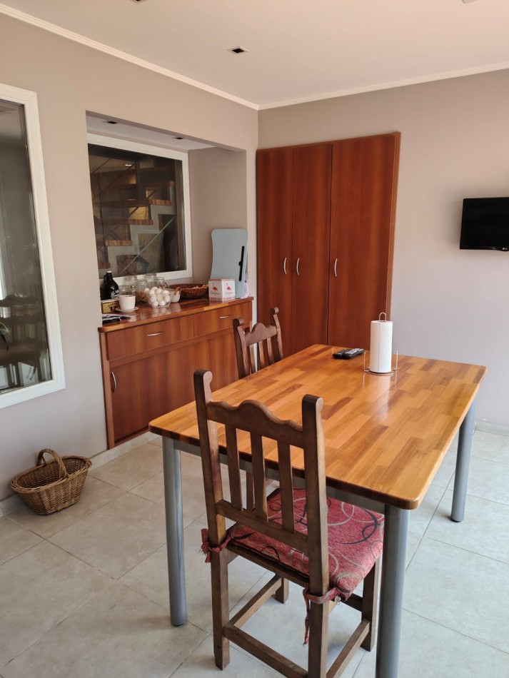 CHALET DE 4 AMBIENTES EN BARRIO VILLA PRIMERA