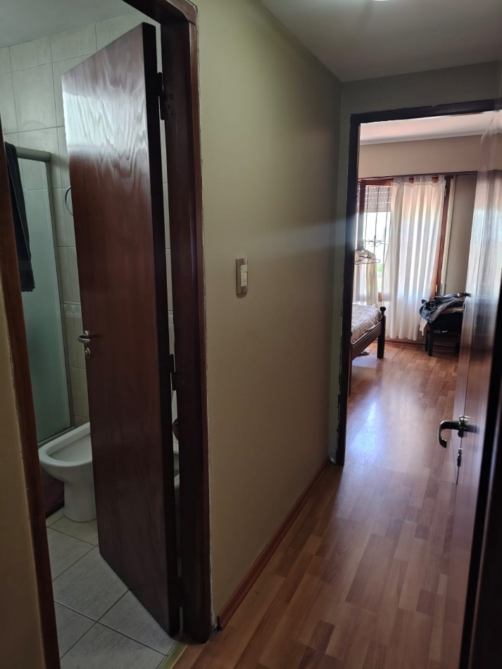 CHALET DE 4 AMBIENTES EN BARRIO VILLA PRIMERA