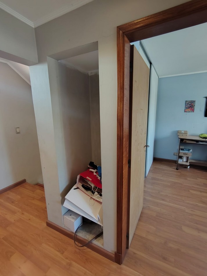 CHALET DE 4 AMBIENTES EN BARRIO VILLA PRIMERA