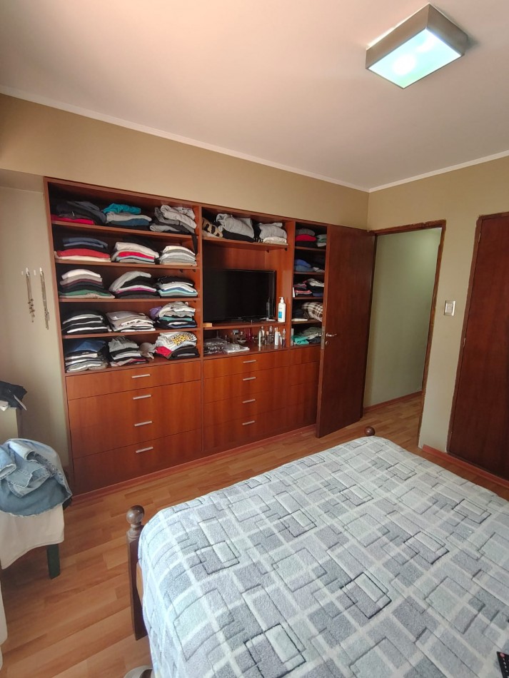 CHALET DE 4 AMBIENTES EN BARRIO VILLA PRIMERA