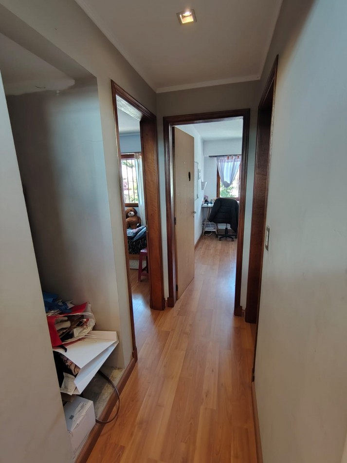 CHALET DE 4 AMBIENTES EN BARRIO VILLA PRIMERA