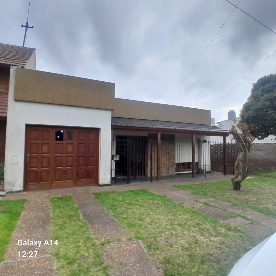 CASA DE 3 AMBIENTES EN BARRIO LOS PINARES