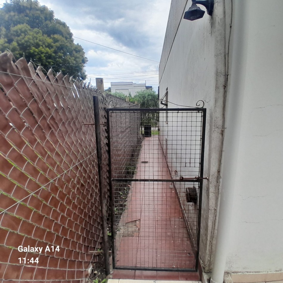 CASA DE 3 AMBIENTES EN BARRIO LOS PINARES