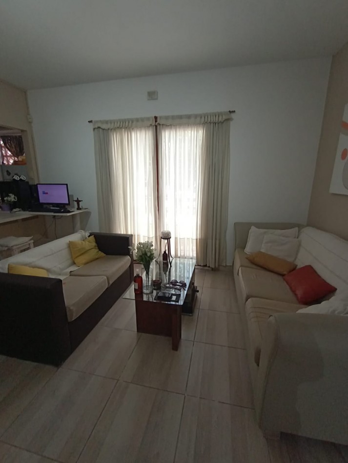 PH DE 3 AMBIENTES EN BARRIO CAISAMAR