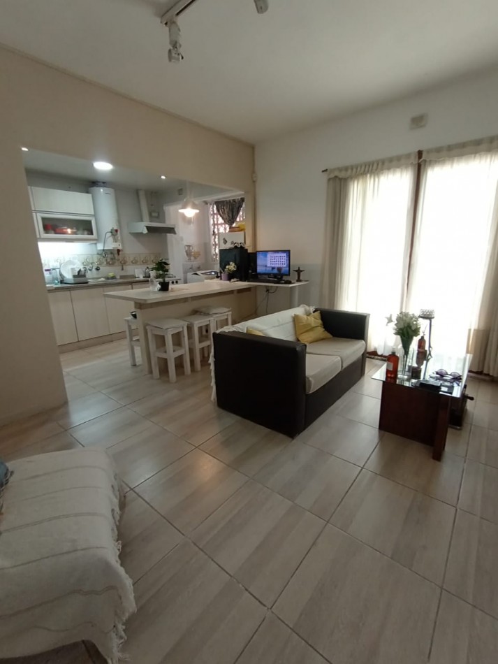 PH DE 3 AMBIENTES EN BARRIO CAISAMAR