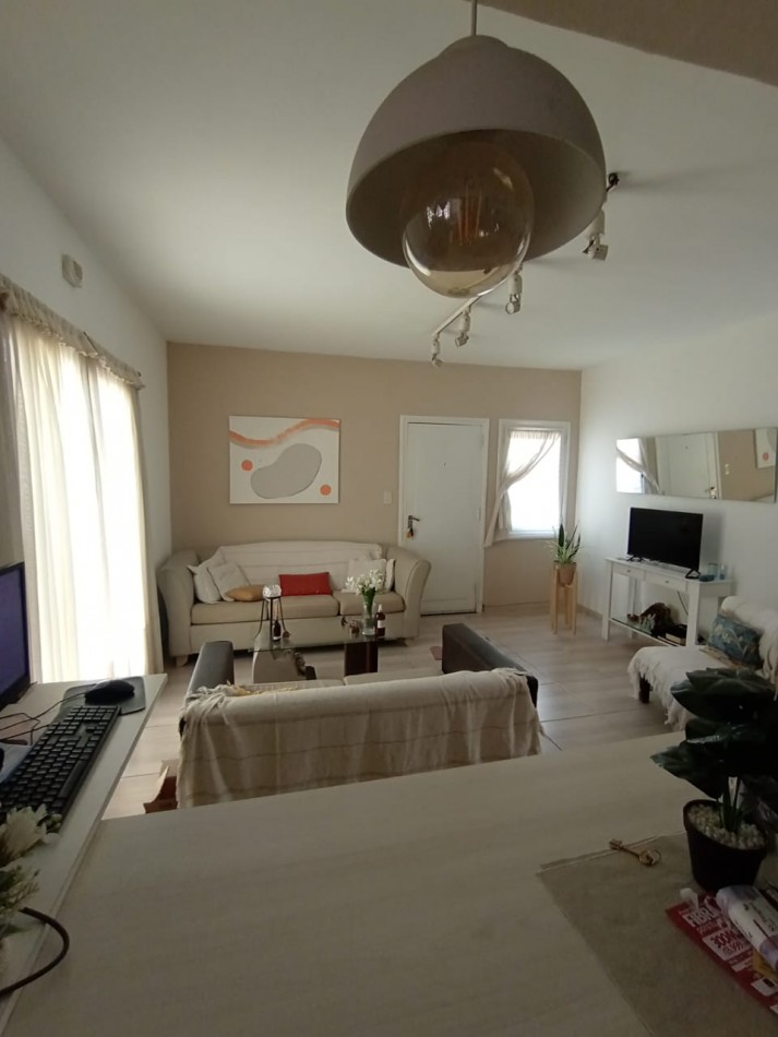 PH DE 3 AMBIENTES EN BARRIO CAISAMAR