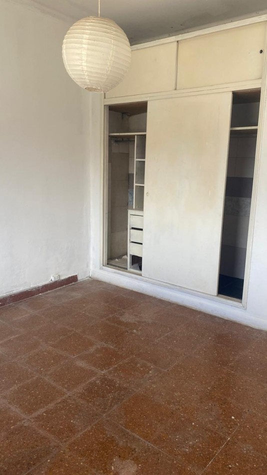 ALQUILER 24 MESES. CASA DE TRES AMBIENTES CON PATIO. NECOCHEA 6100