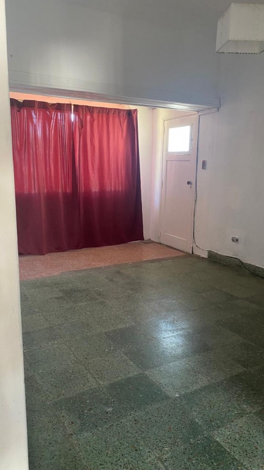 ALQUILER 24 MESES. CASA DE TRES AMBIENTES CON PATIO. NECOCHEA 6100