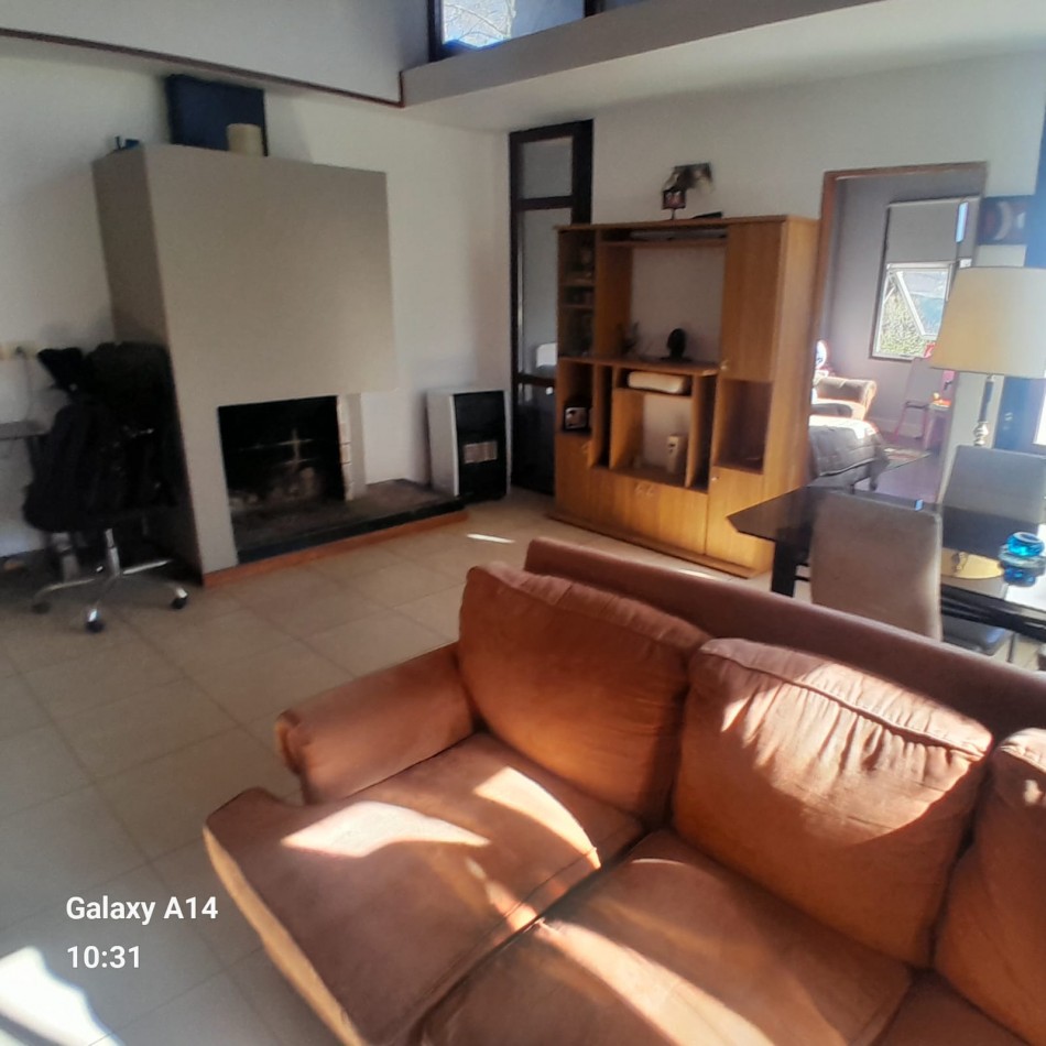 CASA DE HERMOSO DISEÑO EN SIERRAS DE LOS PADRES