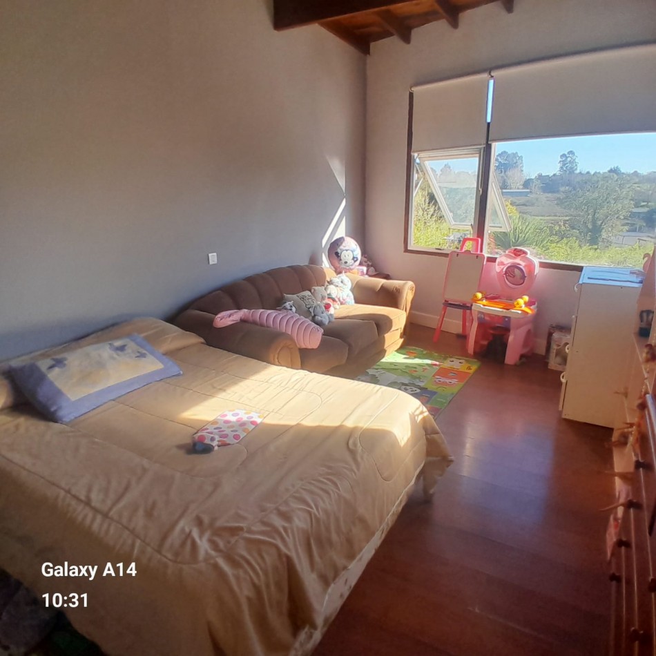 CASA DE HERMOSO DISEÑO EN SIERRAS DE LOS PADRES