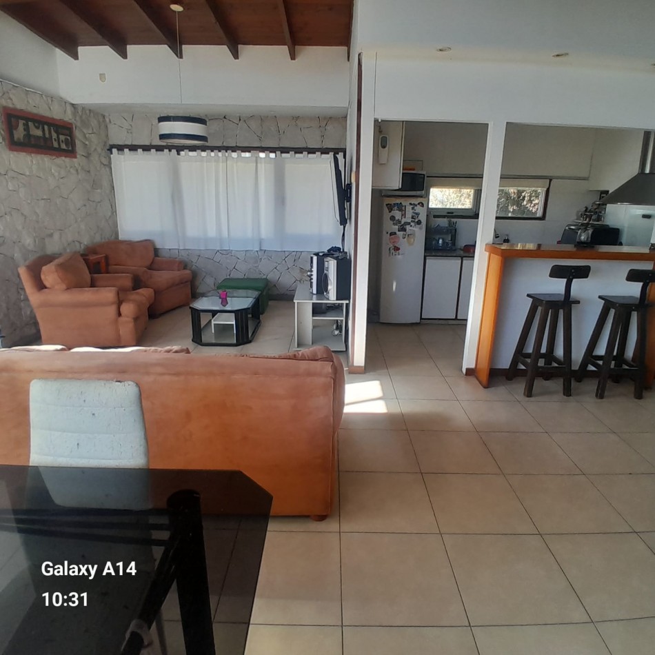 CASA DE HERMOSO DISEÑO EN SIERRAS DE LOS PADRES