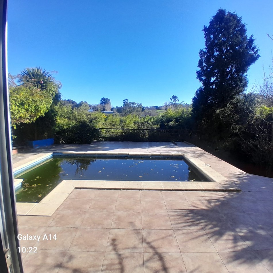 CASA DE HERMOSO DISEÑO EN SIERRAS DE LOS PADRES