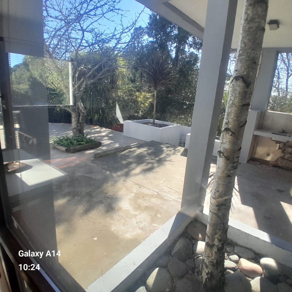 CASA DE HERMOSO DISEÑO EN SIERRAS DE LOS PADRES