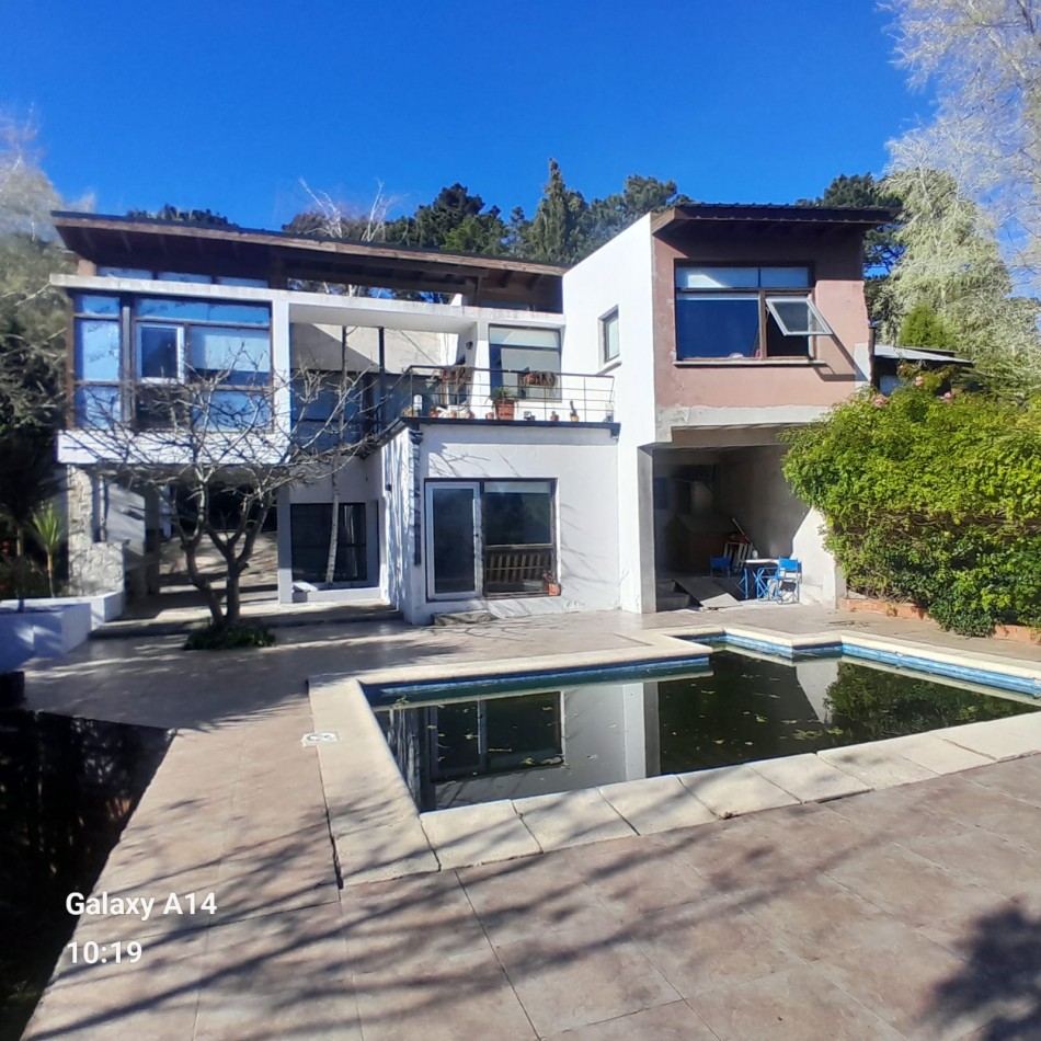 CASA DE HERMOSO DISEÑO EN SIERRAS DE LOS PADRES