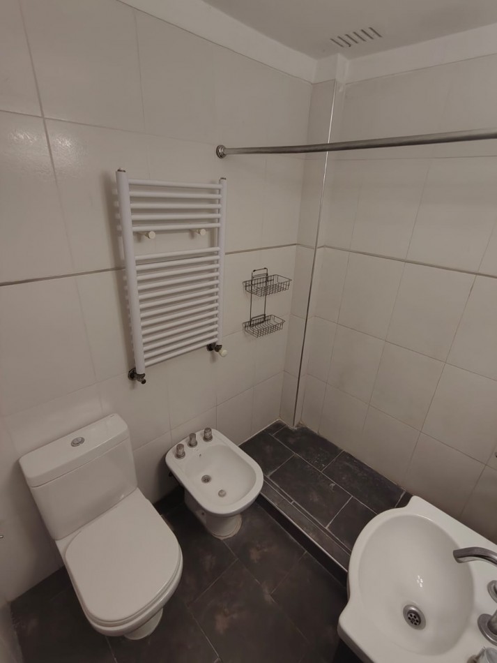 CHALET DE 4 AMBIENTES EN BARRIO CAISAMAR MAS LOTE LINDERO