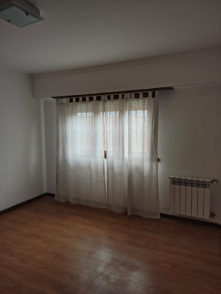 CHALET DE 4 AMBIENTES EN BARRIO CAISAMAR MAS LOTE LINDERO