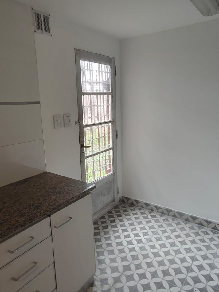 CHALET DE 4 AMBIENTES EN BARRIO CAISAMAR MAS LOTE LINDERO