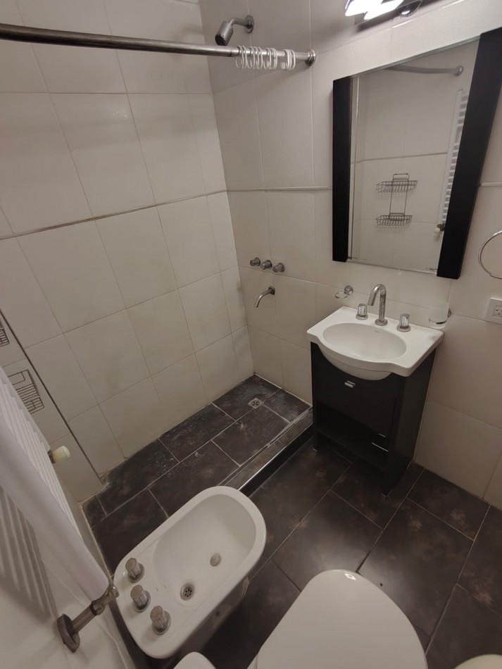 CHALET DE 4 AMBIENTES EN BARRIO CAISAMAR MAS LOTE LINDERO