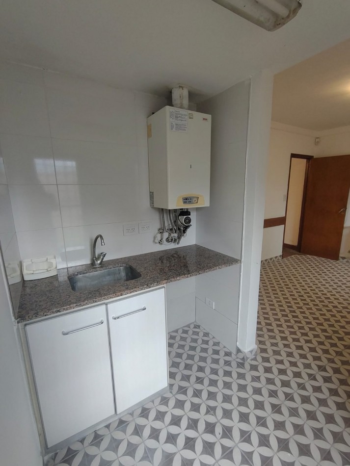 CHALET DE 4 AMBIENTES EN BARRIO CAISAMAR MAS LOTE LINDERO