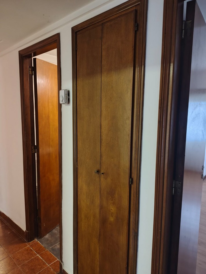 CHALET DE 4 AMBIENTES EN BARRIO CAISAMAR MAS LOTE LINDERO