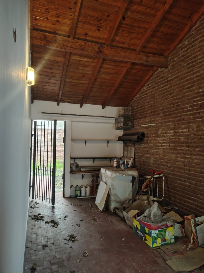 CHALET DE 4 AMBIENTES EN BARRIO CAISAMAR MAS LOTE LINDERO