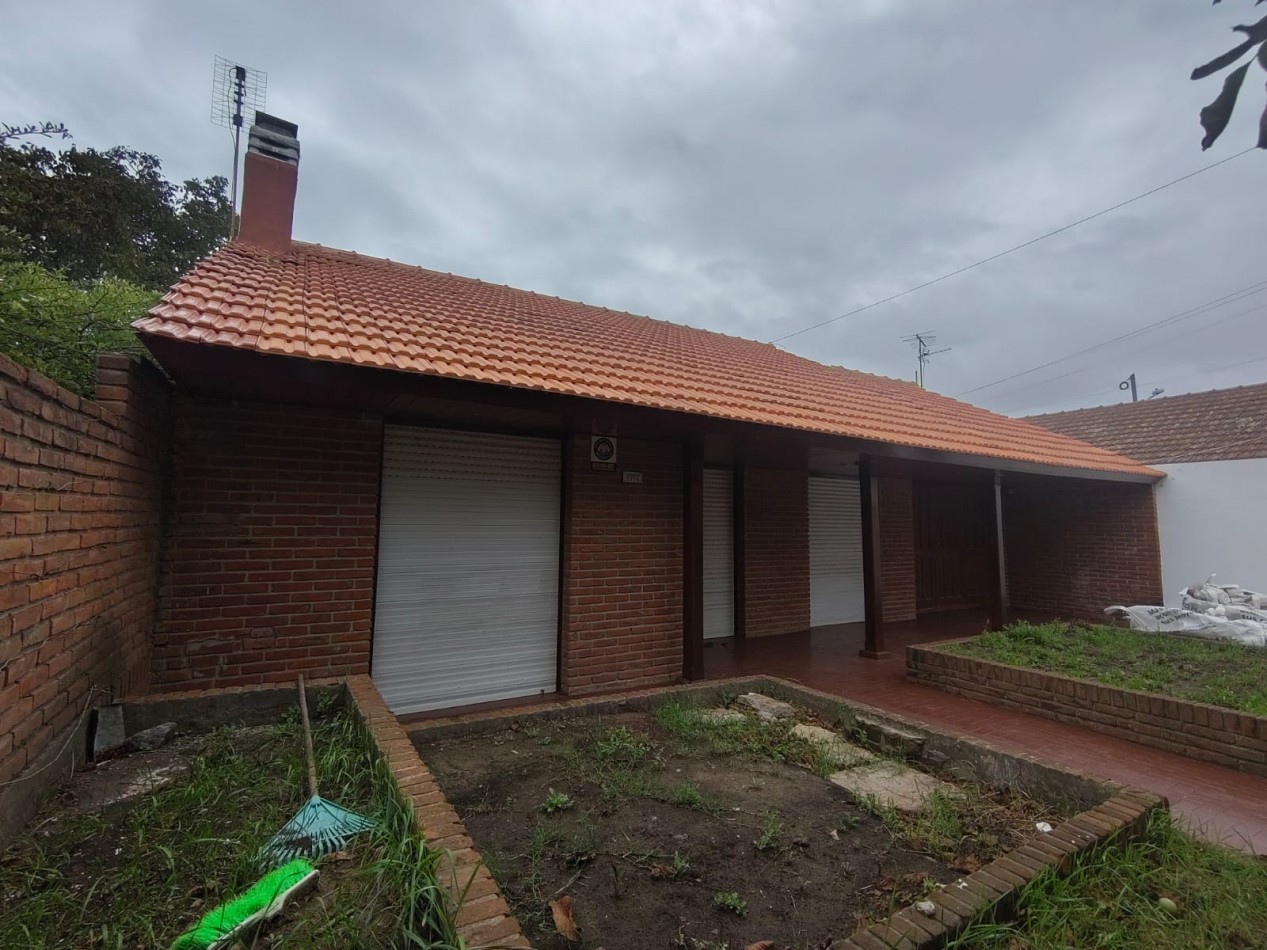 CHALET DE 4 AMBIENTES EN BARRIO CAISAMAR MAS LOTE LINDERO