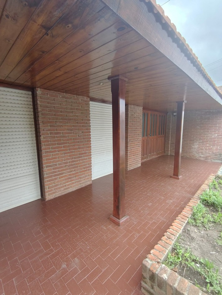 CHALET DE 4 AMBIENTES EN BARRIO CAISAMAR MAS LOTE LINDERO