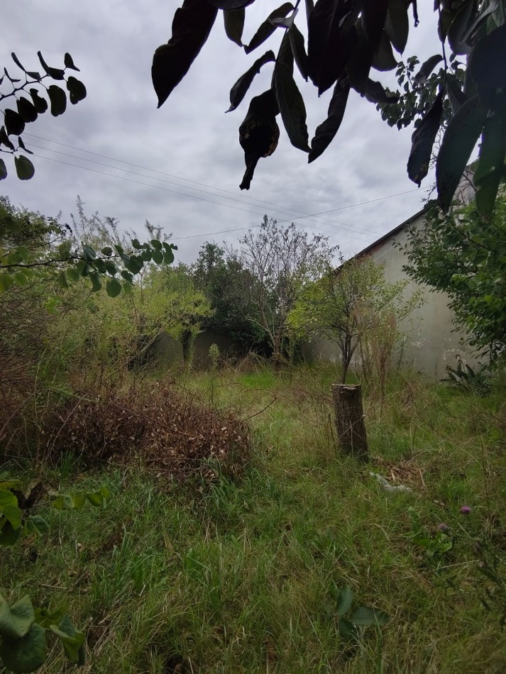 CHALET DE 4 AMBIENTES EN BARRIO CAISAMAR MAS LOTE LINDERO