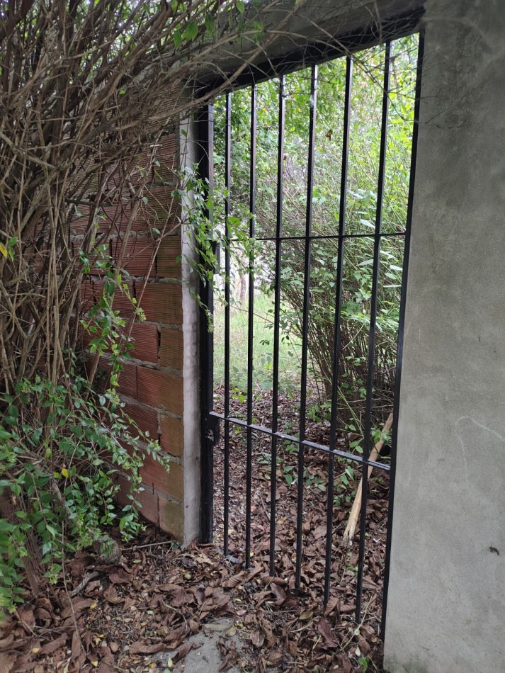 CHALET DE 4 AMBIENTES EN BARRIO CAISAMAR MAS LOTE LINDERO