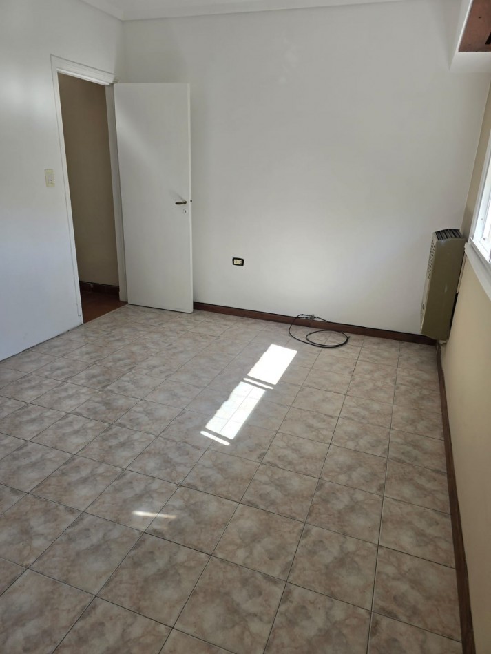 PH DE 2 AMBIENTES EN PRIMER PISO POR ESCALERA