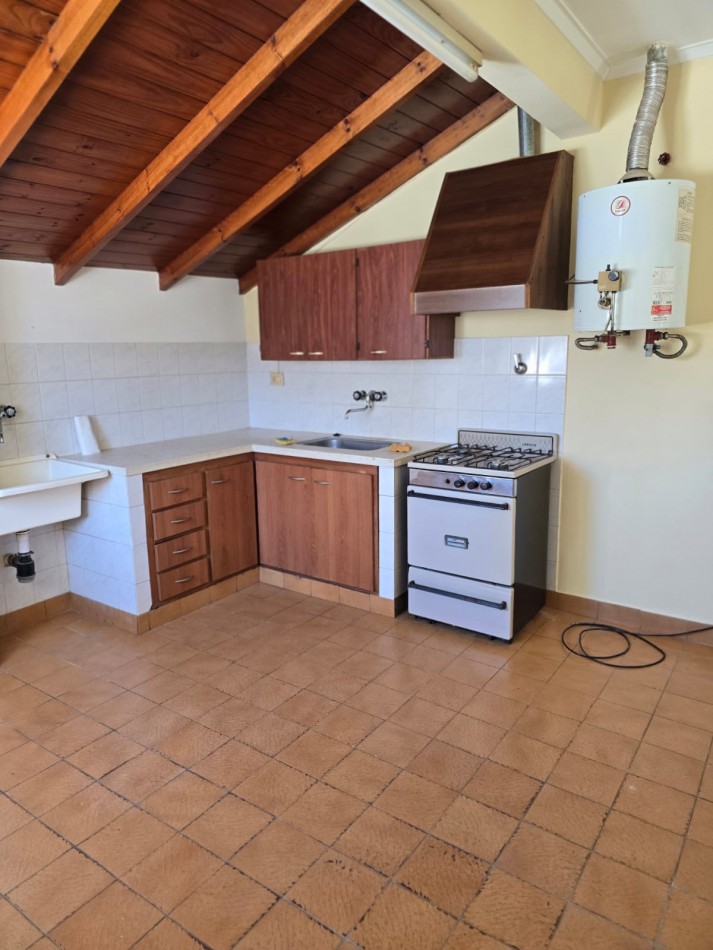 PH DE 2 AMBIENTES EN PRIMER PISO POR ESCALERA