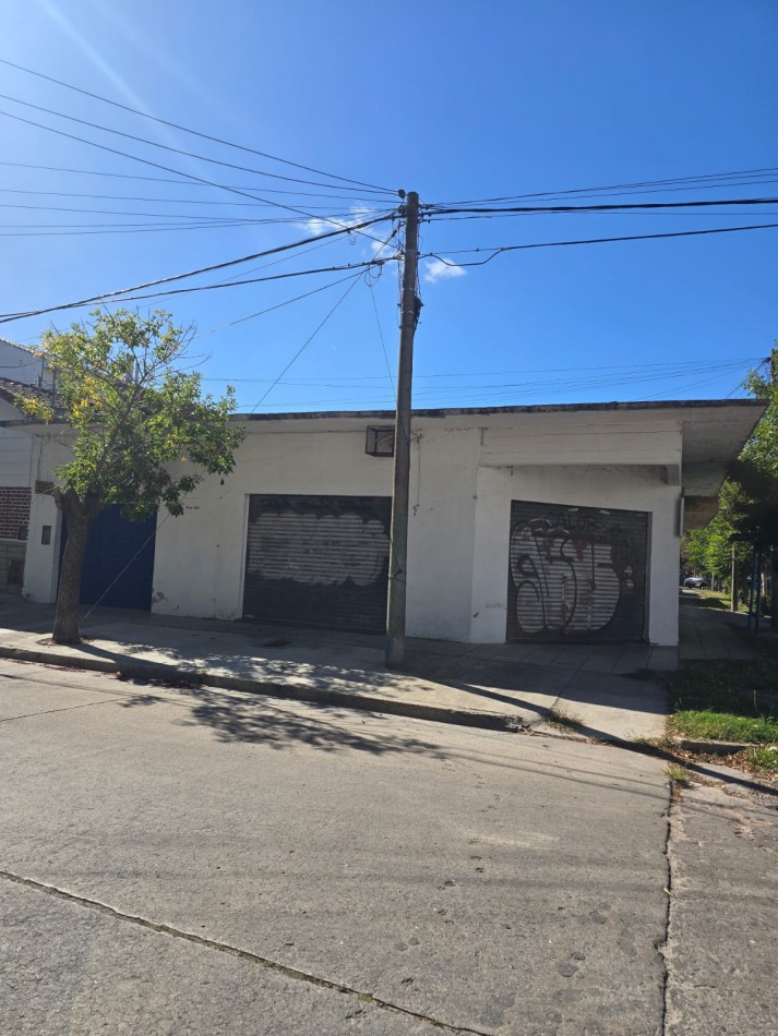 LOCAL EN ESQUINA EN 3 DE FEBRERO Y PERU