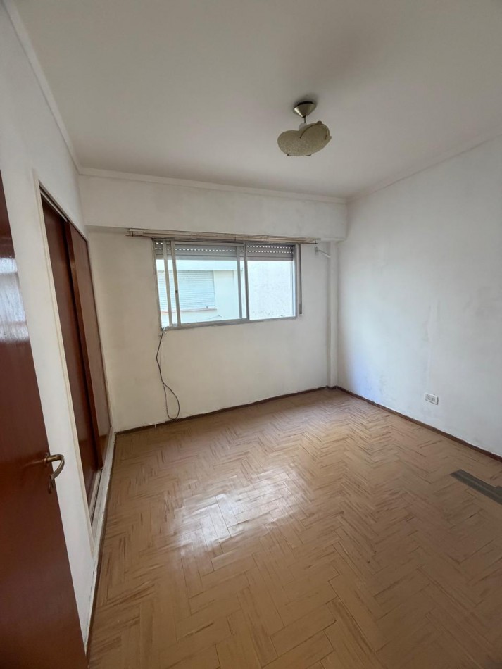 DEPARTAMENTO DE 2 AMBIENTES, INTERNO Y LUMINOSO EN ZONA PLAZA COLON