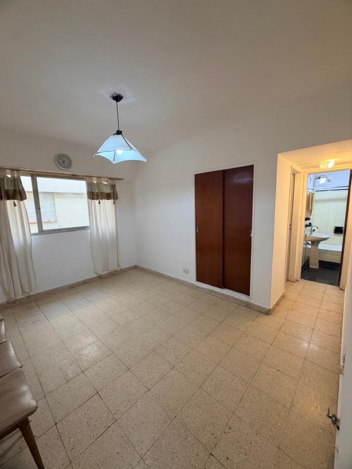 DEPARTAMENTO DE 2 AMBIENTES, INTERNO Y LUMINOSO EN ZONA PLAZA COLON