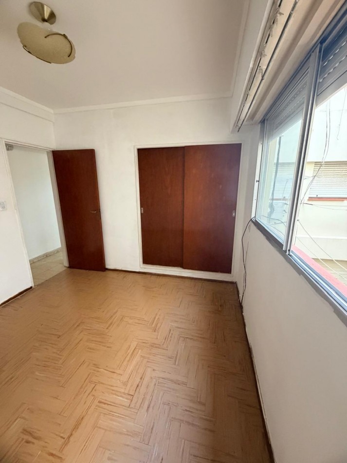 DEPARTAMENTO DE 2 AMBIENTES, INTERNO Y LUMINOSO EN ZONA PLAZA COLON