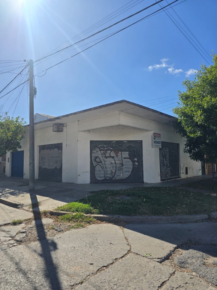 LOCAL EN ESQUINA EN 3 DE FEBRERO Y PERU