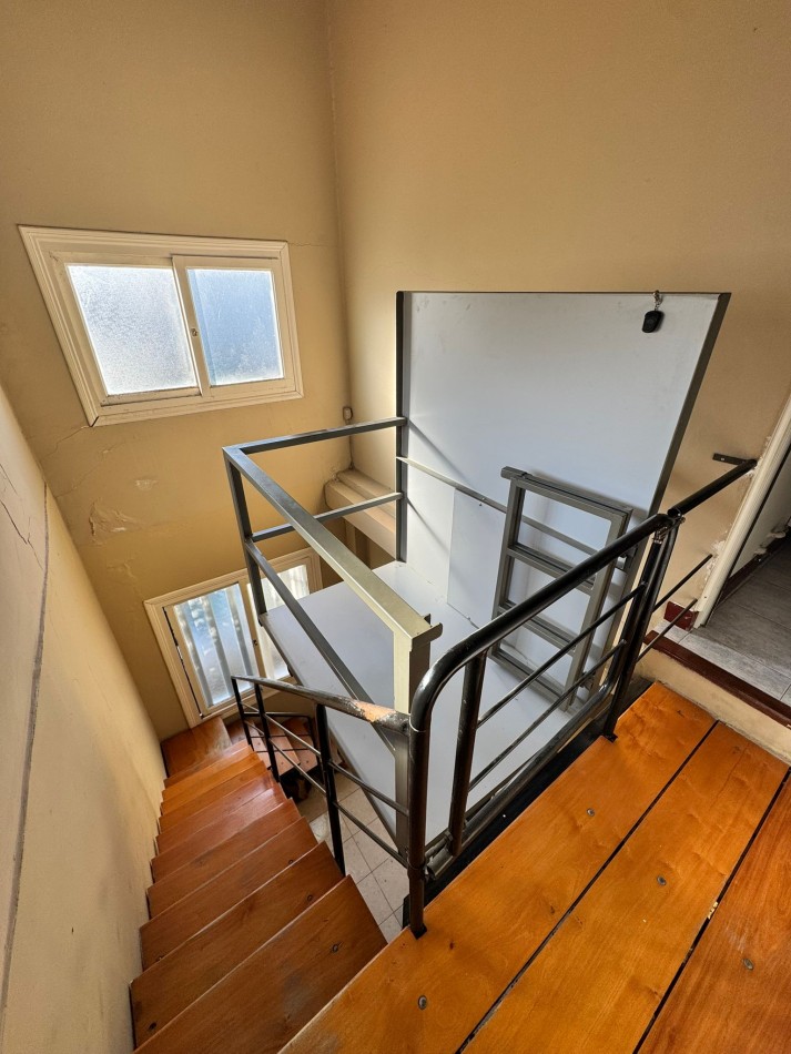 EXCELENTE CHALET DE 5 AMBIENTES EN VILLA PRIMERA