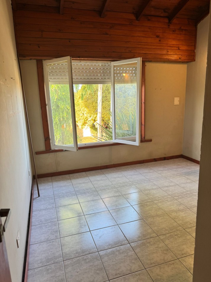 EXCELENTE CHALET DE 5 AMBIENTES EN VILLA PRIMERA