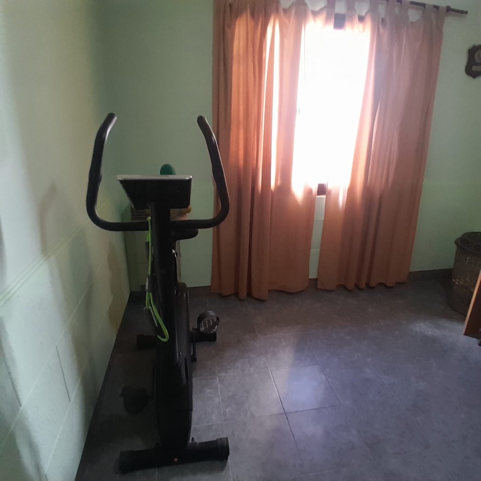 CASA DE 3 AMBIENTES EN BARRIO RAICES